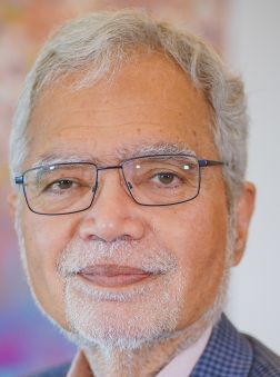 Dr Mukesh Kapila, CBE